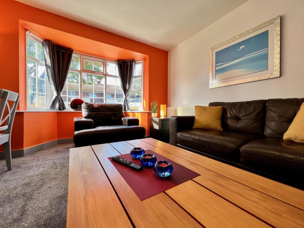 Curzon House One - Great For Contractors Or Family Holidays คลีทอร์ปส์ ภายนอก รูปภาพ